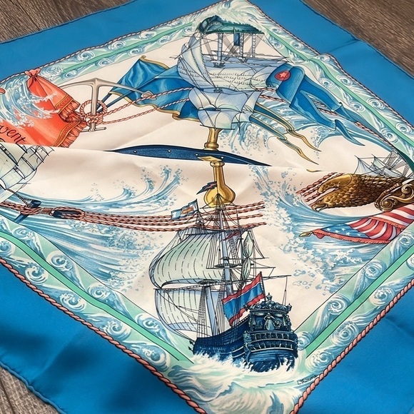 HERMES Vive Le Vent Carre 90 Silk
Scarf Scarf Authentic - Picture 8 of 11
